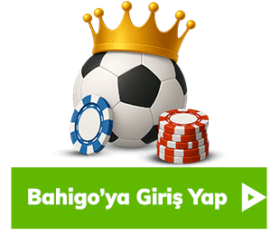 Taçlı futbol topu yanında poker fişleri ve giriş butonu